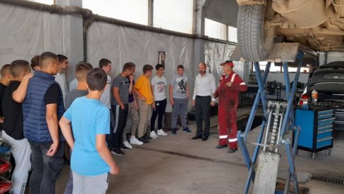 NIKO NEĆE U MEHANIČARE: Reforma obrazovnog sistema će vratiti đake u zanatske škole NIKO NEĆE U MEHANIČARE: Reforma obrazovnog sistema će vratiti đake u zanatske škole