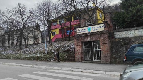 JEZIV SLUČAJ NA JUGU SRBIJE: Mladić iz Vranjske Banje pretukao strinu JEZIV SLUČAJ NA JUGU SRBIJE: Mladić iz Vranjske Banje pretukao strinu