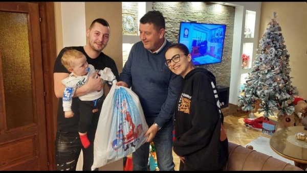 ХИГИЈЕНСКИ ПАКЕТИ ЗА 125 ПОРОДИЦА: У Пећинцима уз једнократну помоћ и бонус ХИГИЈЕНСКИ ПАКЕТИ ЗА 125 ПОРОДИЦА: У Пећинцима уз једнократну помоћ и бонус