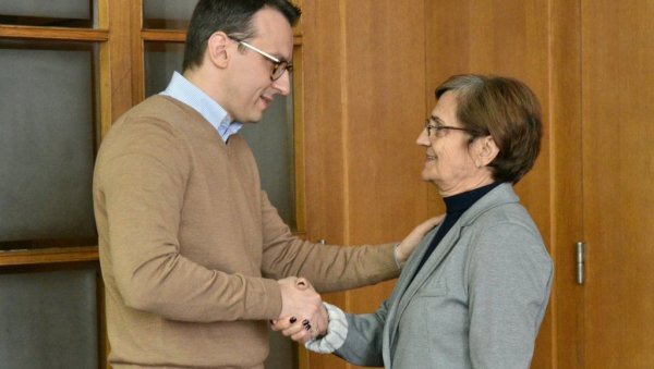 ОНА ЈЕ ПРЕД ЧИТАВИМ СВЕТОМ ИЗНЕЛА ИСТИНУ: Директор Канцеларије за Косово и Метохију састао се са Даницом Маринковић ОНА ЈЕ ПРЕД ЧИТАВИМ СВЕТОМ ИЗНЕЛА ИСТИНУ: Директор Канцеларије за Косово и Метохију састао се са Даницом Маринковић