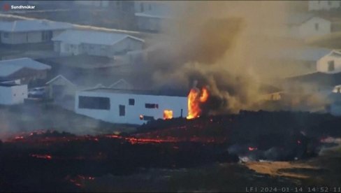 ZEMLJA PROGUTALA ČOVEKA... Potresna ispovest Srbina sa Islanda - Lava uništila ljudima domove, jezivi prizori nakon erupcije (FOTO/VIDEO) ZEMLJA PROGUTALA ČOVEKA... Potresna ispovest Srbina sa Islanda - Lava uništila ljudima domove, jezivi prizori nakon erupcije (FOTO/VIDEO)