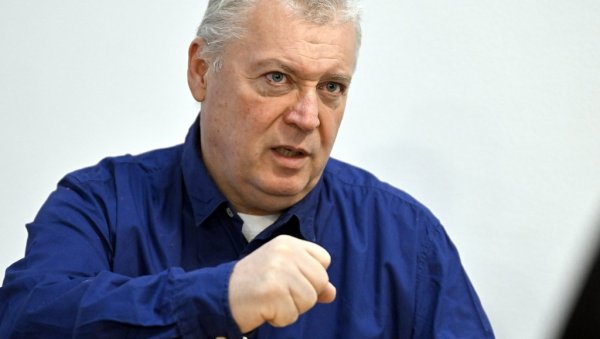НОВОМ ВЕКУ НЕДОСТАЈУ ВИЗИОНАРИ: Милош Латиновић, писац и директор Битеф театра НОВОМ ВЕКУ НЕДОСТАЈУ ВИЗИОНАРИ: Милош Латиновић, писац и директор Битеф театра