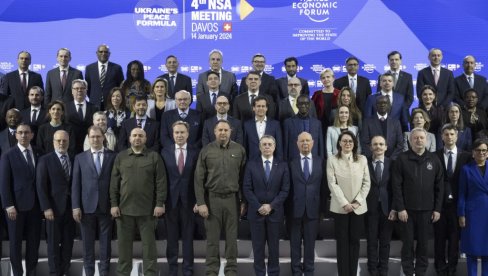 BRITANSKI LIST: Glavni „uspeh“ sastanka o Ukrajini u Davosu – zajednička fotografija BRITANSKI LIST: Glavni „uspeh“ sastanka o Ukrajini u Davosu – zajednička fotografija