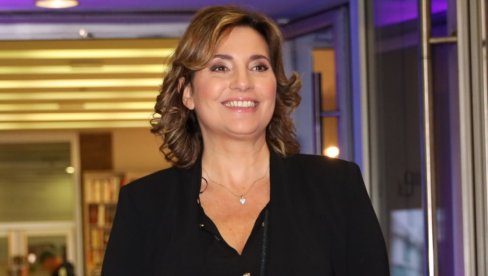 СКИНУЛА СЕ У КУПАЋИ: Милица Милша очарала кадровима са плаже (ФОТО/ВИДЕО) СКИНУЛА СЕ У КУПАЋИ: Милица Милша очарала кадровима са плаже (ФОТО/ВИДЕО)