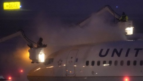 LEDENI TALAS PRIZEMLJIO AVIONE: Na hiljade letova odloženo ili otkazano u SAD zbog hladnoće i snega LEDENI TALAS PRIZEMLJIO AVIONE: Na hiljade letova odloženo ili otkazano u SAD zbog hladnoće i snega