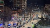 NOVOSTI U KOSOVSKOJ MITROVICI: Ekipe na terenu gde je bačena bomba (VIDEO) NOVOSTI U KOSOVSKOJ MITROVICI: Ekipe na terenu gde je bačena bomba (VIDEO)