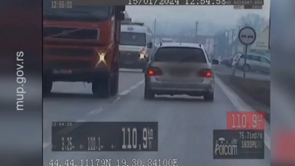 ДИВЉАО ПО ПУТУ ДОК ЈЕ ВОЗИО ДЕТЕ (5): Покренута пријава против бахатог возача ДИВЉАО ПО ПУТУ ДОК ЈЕ ВОЗИО ДЕТЕ (5): Покренута пријава против бахатог возача