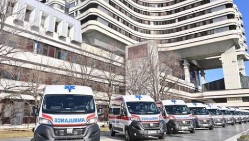 НОВИХ 15 САНИТЕТСКИХ ВОЗИЛА ЗА ВОЈНЕ БОЛНИЦЕ Вучевић: Уложено је 120 милиона динара, чекамо још два возила за Рашку област и Краљево (ФОТО) НОВИХ 15 САНИТЕТСКИХ ВОЗИЛА ЗА ВОЈНЕ БОЛНИЦЕ Вучевић: Уложено је 120 милиона динара, чекамо још два возила за Рашку област и Краљево (ФОТО)