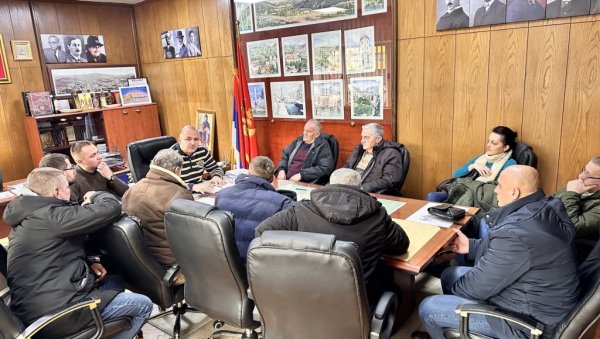 ПО НАДУ КОД ВРАНЕША: Агонија бивших радника предузећа Вектра Јакић из Пљеваља ПО НАДУ КОД ВРАНЕША: Агонија бивших радника предузећа Вектра Јакић из Пљеваља