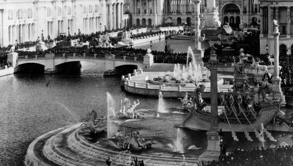 ТЕСЛИН ТРИЈУМФ НА ЧИКАШКОЈ ИЗЛОЖБИ: У Теслиним стакленим цевима засијало је име српског песника Јована Јовановића Змаја ТЕСЛИН ТРИЈУМФ НА ЧИКАШКОЈ ИЗЛОЖБИ: У Теслиним стакленим цевима засијало је име српског песника Јована Јовановића Змаја