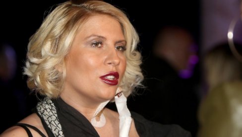 SMRT ME NEUSPEŠNO JURI... Bolna ispovest Dee Đurđević: Uvek ću biti borac SMRT ME NEUSPEŠNO JURI... Bolna ispovest Dee Đurđević: Uvek ću biti borac