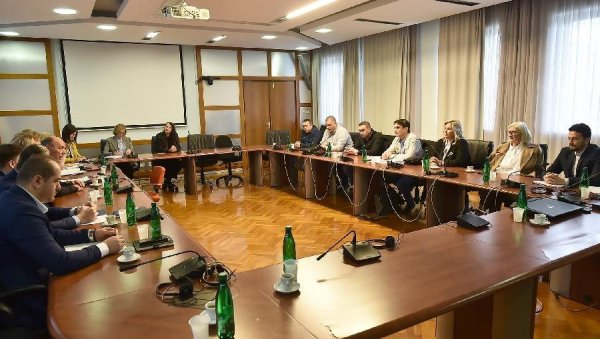 ПОВЕЋАЊЕ ЗАРАДА У ЗДРАВСТВУ: Преговори се настављаљу следеље недеље ПОВЕЋАЊЕ ЗАРАДА У ЗДРАВСТВУ: Преговори се настављаљу следеље недеље