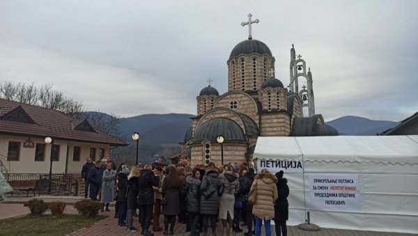 КУРТИЈЕВО ИЖИВЉАВАЊЕ НЕ ПРЕСТАЈЕ: Тзв. косовска полиција наредила Србима - Ако не уклоните шаторе до 15 сати, ми ћемо КУРТИЈЕВО ИЖИВЉАВАЊЕ НЕ ПРЕСТАЈЕ: Тзв. косовска полиција наредила Србима - Ако не уклоните шаторе до 15 сати, ми ћемо