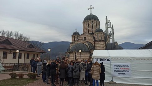 КУРТИЈЕВО ИЖИВЉАВАЊЕ НЕ ПРЕСТАЈЕ: Тзв. косовска полиција наредила Србима - Ако не уклоните шаторе до 15 сати, ми ћемо КУРТИЈЕВО ИЖИВЉАВАЊЕ НЕ ПРЕСТАЈЕ: Тзв. косовска полиција наредила Србима - Ако не уклоните шаторе до 15 сати, ми ћемо