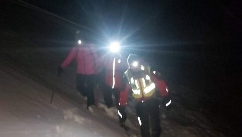 ДРАМА НА ДУРМИТОРУ: Горске службе у спасилачкој акцији - троје планинара било заробљено (ФОТО) ДРАМА НА ДУРМИТОРУ: Горске службе у спасилачкој акцији - троје планинара било заробљено (ФОТО)