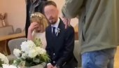 MLADOŽENJA UHAPŠEN USRED VENČANJA: Mlada završila na psihijatrijskoj klinici (VIDEO) MLADOŽENJA UHAPŠEN USRED VENČANJA: Mlada završila na psihijatrijskoj klinici (VIDEO)