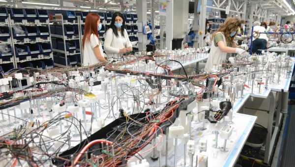 СМАЊЕН БРОЈ НЕЗАПОСЛЕНИХ: На евиденцији локалне НСЗ 5.500 Краљевчана СМАЊЕН БРОЈ НЕЗАПОСЛЕНИХ: На евиденцији локалне НСЗ 5.500 Краљевчана