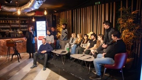 VAŽNO JE DA GLUMCI OSEĆAJU SVOJE KARAKTERE: Prijatelji vrlo brzo na daskama koje život znače (VIDEO) VAŽNO JE DA GLUMCI OSEĆAJU SVOJE KARAKTERE: Prijatelji vrlo brzo na daskama koje život znače (VIDEO)