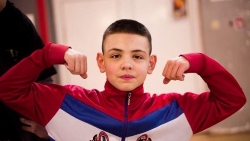 PREKO RINGA HOĆE U STROJ: Ognjen Stanković najbolji pionir države u boksu PREKO RINGA HOĆE U STROJ: Ognjen Stanković najbolji pionir države u boksu