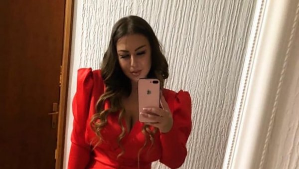 СРПСКА ПЕВАЧИЦА ПОГИНУЛА У ДУБАИЈУ: Ево шта пише у полицијском извештају који је добила породица Андријане Лазић СРПСКА ПЕВАЧИЦА ПОГИНУЛА У ДУБАИЈУ: Ево шта пише у полицијском извештају који је добила породица Андријане Лазић