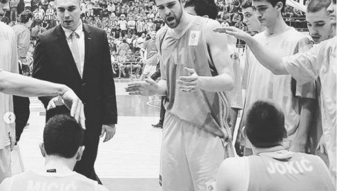 DOBRI MOJ DEKI... Vasilije Micić se ovako oprostio od iznenadno preminulog Dejana Milojevića, svog bivšeg trenera DOBRI MOJ DEKI... Vasilije Micić se ovako oprostio od iznenadno preminulog Dejana Milojevića, svog bivšeg trenera