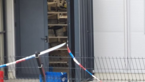 TUŽILAŠTVO O NOVOM TROVANJU RADNIKA: Fabrika opet zatvorena, sumnja se da je ovaj lepak kriv za sve TUŽILAŠTVO O NOVOM TROVANJU RADNIKA: Fabrika opet zatvorena, sumnja se da je ovaj lepak kriv za sve