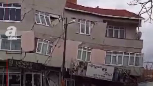 OVO NIKO NIJE OČEKIVAO: Pogledajte kako se urušila zgrada zbog gradnje metroa u Istanbulu (VIDEO) OVO NIKO NIJE OČEKIVAO: Pogledajte kako se urušila zgrada zbog gradnje metroa u Istanbulu (VIDEO)