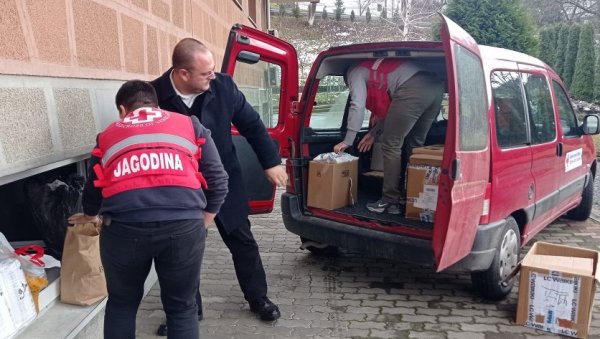 ХУМАНИТАРНА АКЦИЈА ДРУГ ДРУГУ: Уручени пакети са храном и сретствима за хигијену ХУМАНИТАРНА АКЦИЈА ДРУГ ДРУГУ: Уручени пакети са храном и сретствима за хигијену