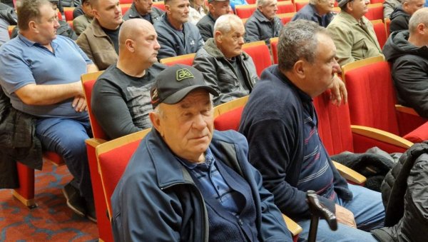 СТОЧАРИ ЧЕКАЈУ ОДШТЕТУ: Семберци упутили захтеве ресорном министарству СТОЧАРИ ЧЕКАЈУ ОДШТЕТУ: Семберци упутили захтеве ресорном министарству