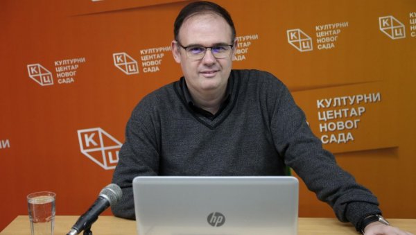 ПУКОТИНЕ НА БЕДЕМУ ХРИШЋАНСТВА : Др Борис Стојковски о значају 1054. године (ВИДЕО) ПУКОТИНЕ НА БЕДЕМУ ХРИШЋАНСТВА : Др Борис Стојковски о значају 1054. године (ВИДЕО)