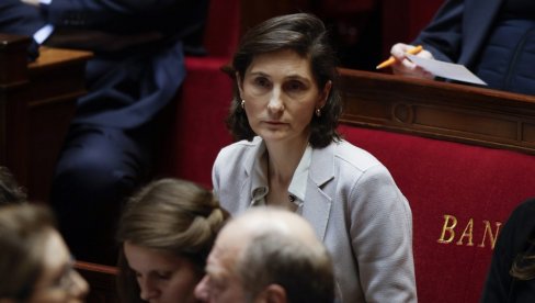 ИЗВИЖДАЛИ МИНИСТАРКУ ОБРАЗОВАЊА: Амели Удеа Кастера на удару француске јавности јер јој деца иду у приватну школу ИЗВИЖДАЛИ МИНИСТАРКУ ОБРАЗОВАЊА: Амели Удеа Кастера на удару француске јавности јер јој деца иду у приватну школу