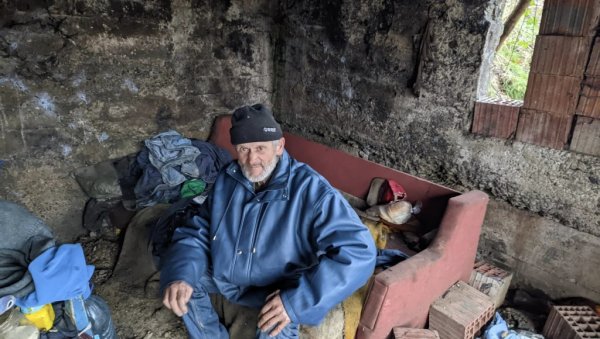 НЕ ЈЕДЕ ДАНИМА, НОЋУ ГА ГРИЗУ МИШЕВИ: Старац живи у неусловном објекту у Љескарама код Приједора НЕ ЈЕДЕ ДАНИМА, НОЋУ ГА ГРИЗУ МИШЕВИ: Старац живи у неусловном објекту у Љескарама код Приједора