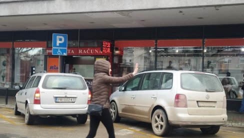 OSOBE SA INVALIDITETOM U PARAĆINU REAGOVALE ZBOG MUKA SA PARKIRANJEM: Mesta ima, ali su zauzeta OSOBE SA INVALIDITETOM U PARAĆINU REAGOVALE ZBOG MUKA SA PARKIRANJEM: Mesta ima, ali su zauzeta
