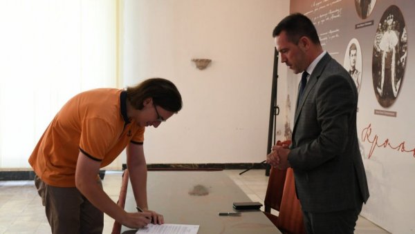 НАЈБОЉИМА ПО 20.000 МЕСЕЧНО: И ове године Краљевчани стипендирају најуспешније студенте НАЈБОЉИМА ПО 20.000 МЕСЕЧНО: И ове године Краљевчани стипендирају најуспешније студенте