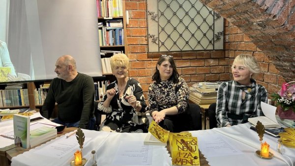 ТРАЖИЛА СЕ СТОЛИЦА ВИШЕ: Славица Ђурић Седларевић потврдила да је најомиљенија јагодинска књижевница (ФОТО) ТРАЖИЛА СЕ СТОЛИЦА ВИШЕ: Славица Ђурић Седларевић потврдила да је најомиљенија јагодинска књижевница (ФОТО)