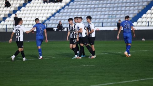 PARTIZAN UBEDLJIV NA STARTU PRIPREMA: Crno-beli pregazili Mladost, ovakav Baždar se dugo čekao (VIDEO) PARTIZAN UBEDLJIV NA STARTU PRIPREMA: Crno-beli pregazili Mladost, ovakav Baždar se dugo čekao (VIDEO)