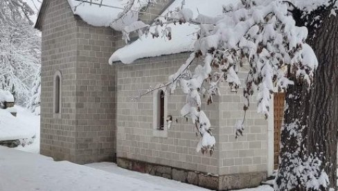 SNEG ZAROBIO IGUMANIJU AMFILOHIJU: Zavejalo na severu Crne Gore, meštani oslobodili srednjovekovni  manastir Šudikovo (VIDEO)