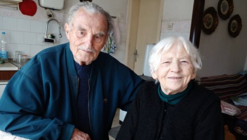 PREMINUO ŠEST DANA POSLE SMRTI SUPRUGE: Dirljiva životna priča bračnog para iz Bijeljine, Momčilo i Radojka bili nerazdvojni sedam decenija PREMINUO ŠEST DANA POSLE SMRTI SUPRUGE: Dirljiva životna priča bračnog para iz Bijeljine, Momčilo i Radojka bili nerazdvojni sedam decenija