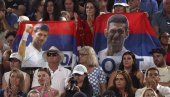 КАД ПОКУЉАЈУ ЕМОЦИЈЕ: Ево шта су после пораза Новака Ђоковића у полуфиналу Аустралијан опена урадили његови навијачи (ВИДЕО)