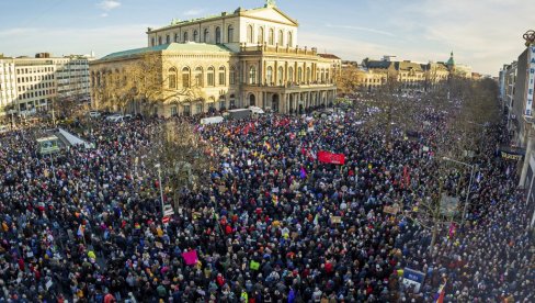 BERLINSKI ČVOR SVE ZAMRŠENIJI: Recesija se produbljuje, BDP će i dalje padati, ali pomoć Kijevu nije upitna