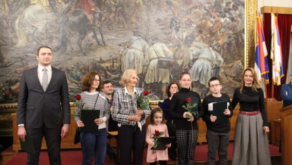 НАГРАДИЛИ ВЕРНЕ ЧИТАОЦЕ: Сомборска библиотека обележила 165 година од оснивања НАГРАДИЛИ ВЕРНЕ ЧИТАОЦЕ: Сомборска библиотека обележила 165 година од оснивања