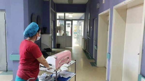 БЕБИ ОШТЕЋЕН МОЗАК ПРИЛИКОМ ПОРОЂАЈА? Породиља из Врања Снежана Јовић (36) доживела је агонију - случај пријављен полицији БЕБИ ОШТЕЋЕН МОЗАК ПРИЛИКОМ ПОРОЂАЈА? Породиља из Врања Снежана Јовић (36) доживела је агонију - случај пријављен полицији