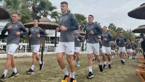 ПАРТИЗАН ОПОРАВАК ОДРАДИО НА ПЛАЖИ: Салдања и Кастиљо тренирали на терену (ФОТО) ПАРТИЗАН ОПОРАВАК ОДРАДИО НА ПЛАЖИ: Салдања и Кастиљо тренирали на терену (ФОТО)