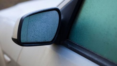 KAKO DA BRZO UGREJETE AUTO: Trik koji će vam koristiti u hladnim danima KAKO DA BRZO UGREJETE AUTO: Trik koji će vam koristiti u hladnim danima