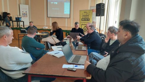 SEDMA SILA SVE ČEŠĆE JE - ŽRTVA: Otvorena sednica Stalne radne grupe za bezbednost novinara održana u Šapcu SEDMA SILA SVE ČEŠĆE JE - ŽRTVA: Otvorena sednica Stalne radne grupe za bezbednost novinara održana u Šapcu