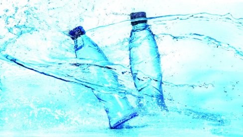 АМЕРИКАНЦИ ЗАБРИНУТИ: Флаширана вода садржи до 100 пута више пластике него што се мислило АМЕРИКАНЦИ ЗАБРИНУТИ: Флаширана вода садржи до 100 пута више пластике него што се мислило