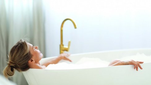 MUČI VAS NESANICA? Pre odlaska u krevet opustite se na 15 minuta u toploj kupki MUČI VAS NESANICA? Pre odlaska u krevet opustite se na 15 minuta u toploj kupki