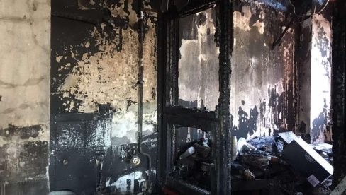 POMOZITE PORODICI PINDOVIĆ, KOJOJ JE VATRA ZA TREN PROGUTALA SVE: Opština Voždovac pokrenula humanitarnu akciju posle požara na Banjici POMOZITE PORODICI PINDOVIĆ, KOJOJ JE VATRA ZA TREN PROGUTALA SVE: Opština Voždovac pokrenula humanitarnu akciju posle požara na Banjici