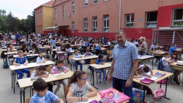 БАЛКАНСКИ СТРИП ФЕНОМЕН: Серијал „Вековници“ освојио љубитеље девет уметности БАЛКАНСКИ СТРИП ФЕНОМЕН: Серијал „Вековници“ освојио љубитеље девет уметности