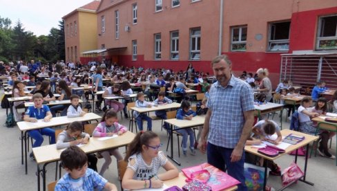 BALKANSKI STRIP FENOMEN: Serijal „Vekovnici“ osvojio ljubitelje devet umetnosti BALKANSKI STRIP FENOMEN: Serijal „Vekovnici“ osvojio ljubitelje devet umetnosti